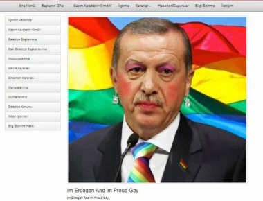 Οι Anonymous Greece φόρεσαν στον Ρ. Τ. Ερντογάν ροζ σκιά, ρουζ, κραγιόν και σκουλαρίκια!